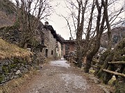 08 Fino a Pagliari (1315 m ) si cammina senza neve